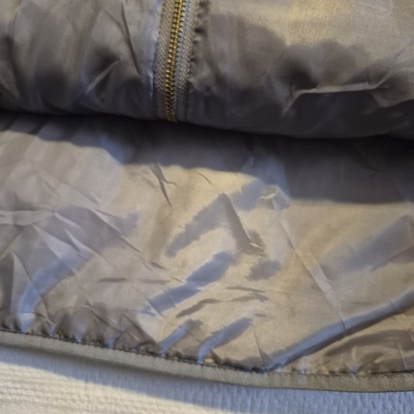 Old Navy women's size XL Tall gray quilted vest, 2 pockets full zipper VVGUC - Picture 3 of 6